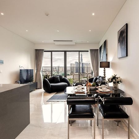 הו צ'י מין סיטי The Opera Apartment Cental Saigon Free Pool-Gym-Sauna Room- Golf Mini מראה חיצוני תמונה