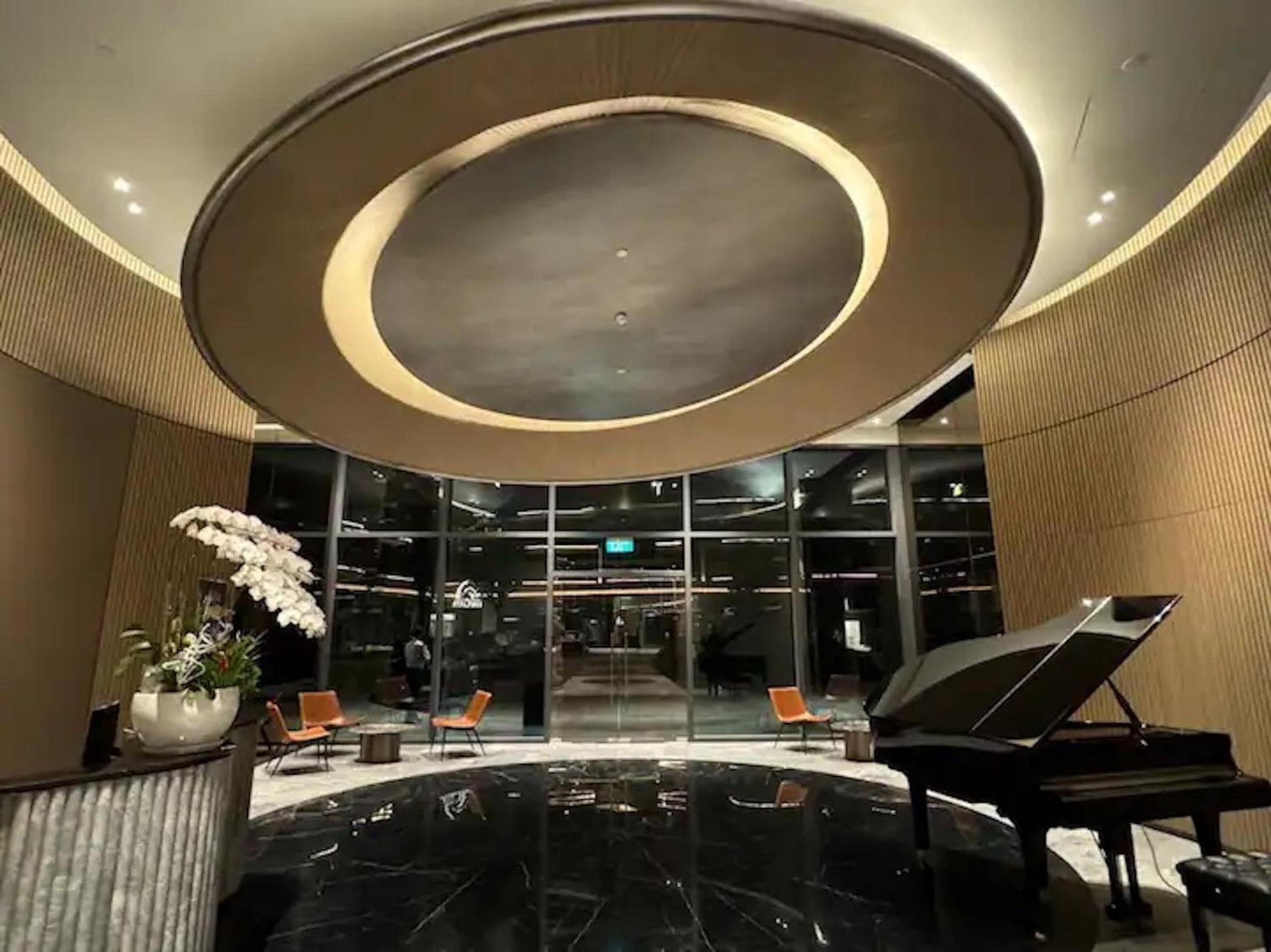 הו צ'י מין סיטי The Opera Apartment Cental Saigon Free Pool-Gym-Sauna Room- Golf Mini מראה חיצוני תמונה