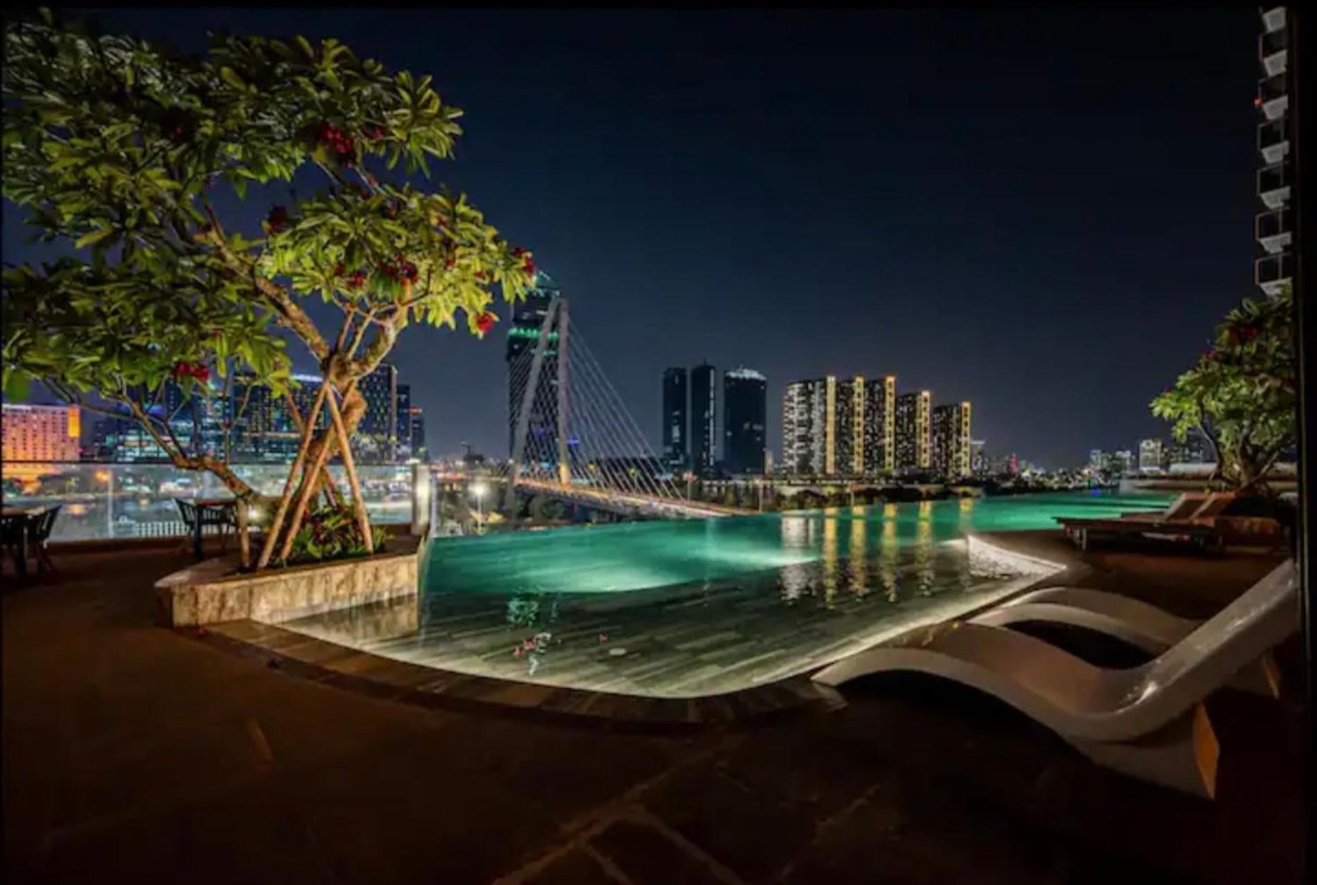 הו צ'י מין סיטי The Opera Apartment Cental Saigon Free Pool-Gym-Sauna Room- Golf Mini מראה חיצוני תמונה