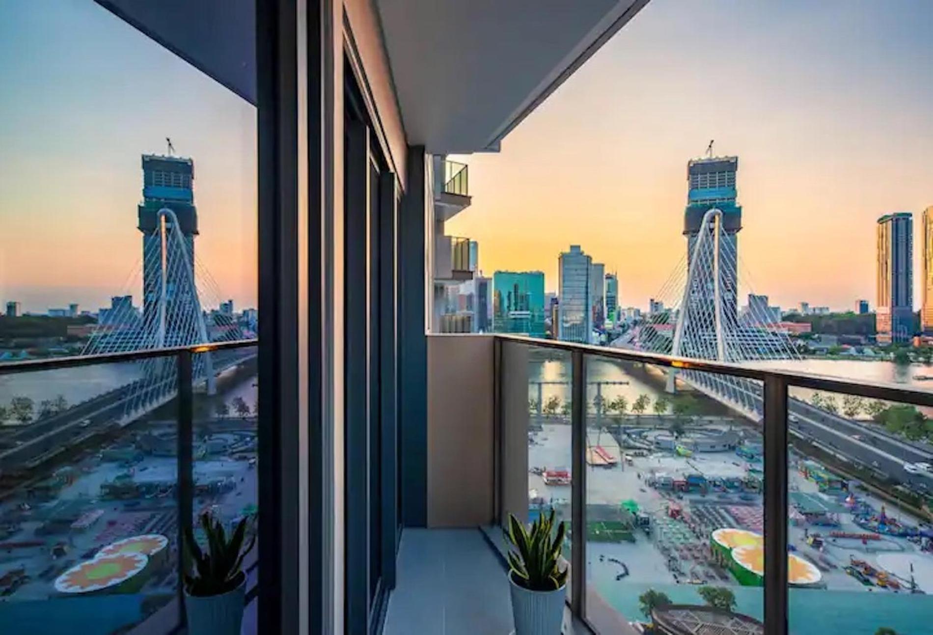 הו צ'י מין סיטי The Opera Apartment Cental Saigon Free Pool-Gym-Sauna Room- Golf Mini מראה חיצוני תמונה