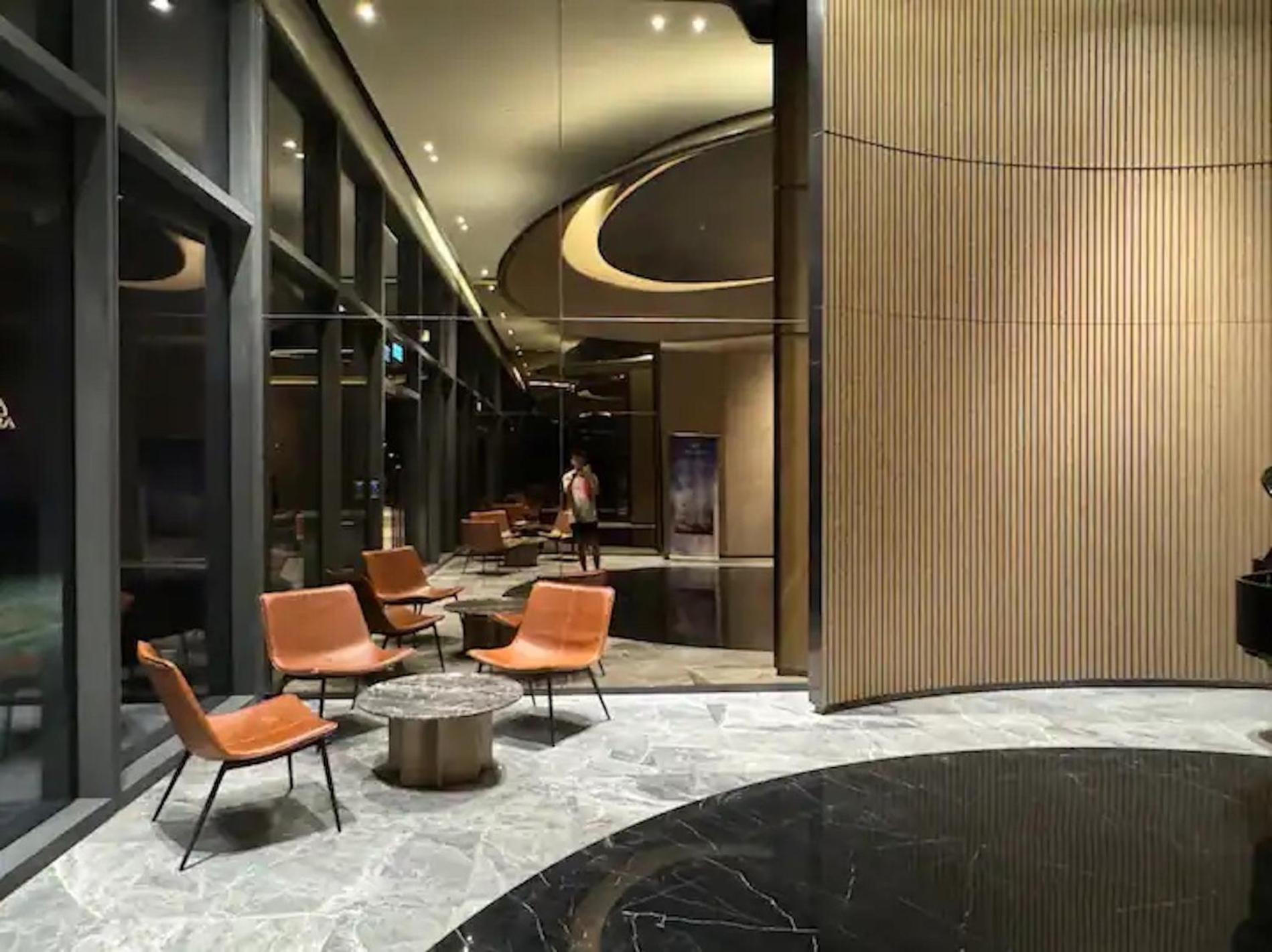 הו צ'י מין סיטי The Opera Apartment Cental Saigon Free Pool-Gym-Sauna Room- Golf Mini מראה חיצוני תמונה