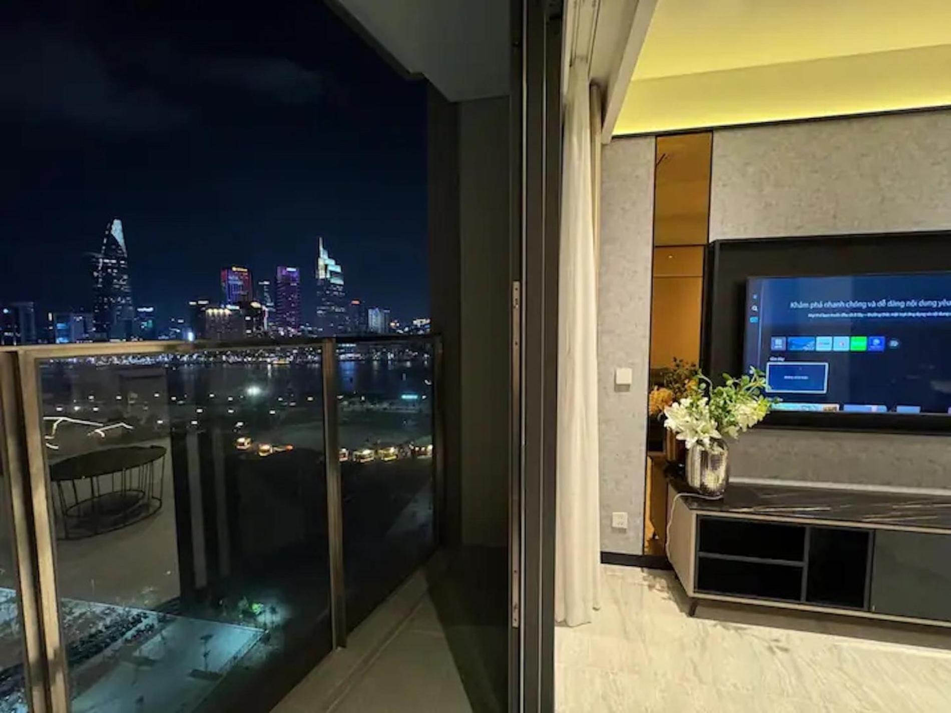 הו צ'י מין סיטי The Opera Apartment Cental Saigon Free Pool-Gym-Sauna Room- Golf Mini מראה חיצוני תמונה
