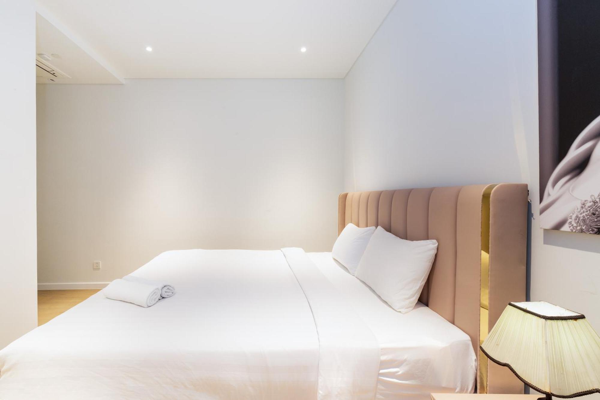 הו צ'י מין סיטי The Opera Apartment Cental Saigon Free Pool-Gym-Sauna Room- Golf Mini מראה חיצוני תמונה