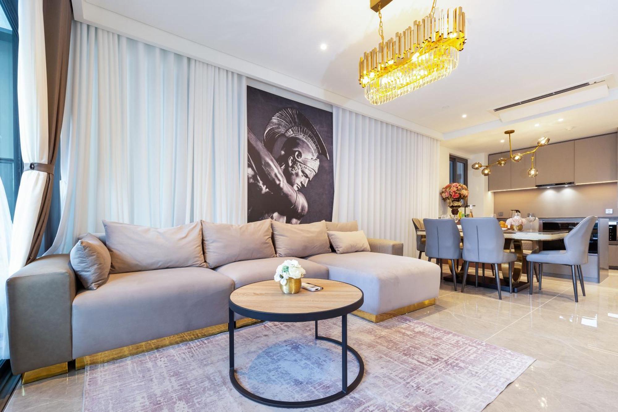 הו צ'י מין סיטי The Opera Apartment Cental Saigon Free Pool-Gym-Sauna Room- Golf Mini מראה חיצוני תמונה
