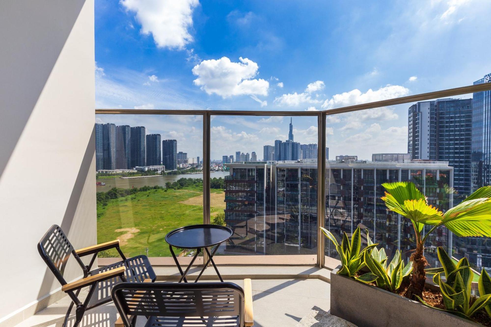הו צ'י מין סיטי The Opera Apartment Cental Saigon Free Pool-Gym-Sauna Room- Golf Mini מראה חיצוני תמונה