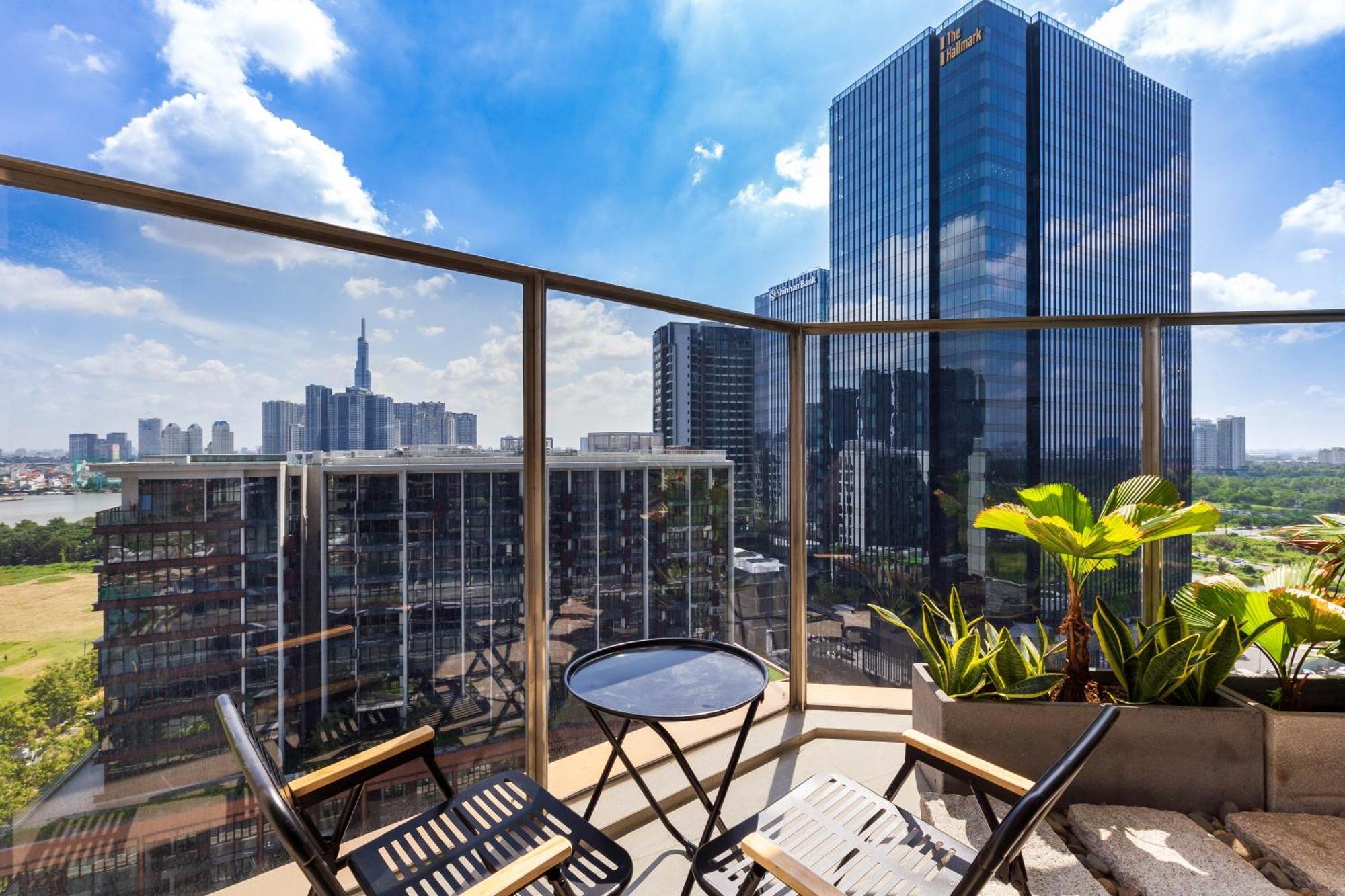 הו צ'י מין סיטי The Opera Apartment Cental Saigon Free Pool-Gym-Sauna Room- Golf Mini מראה חיצוני תמונה
