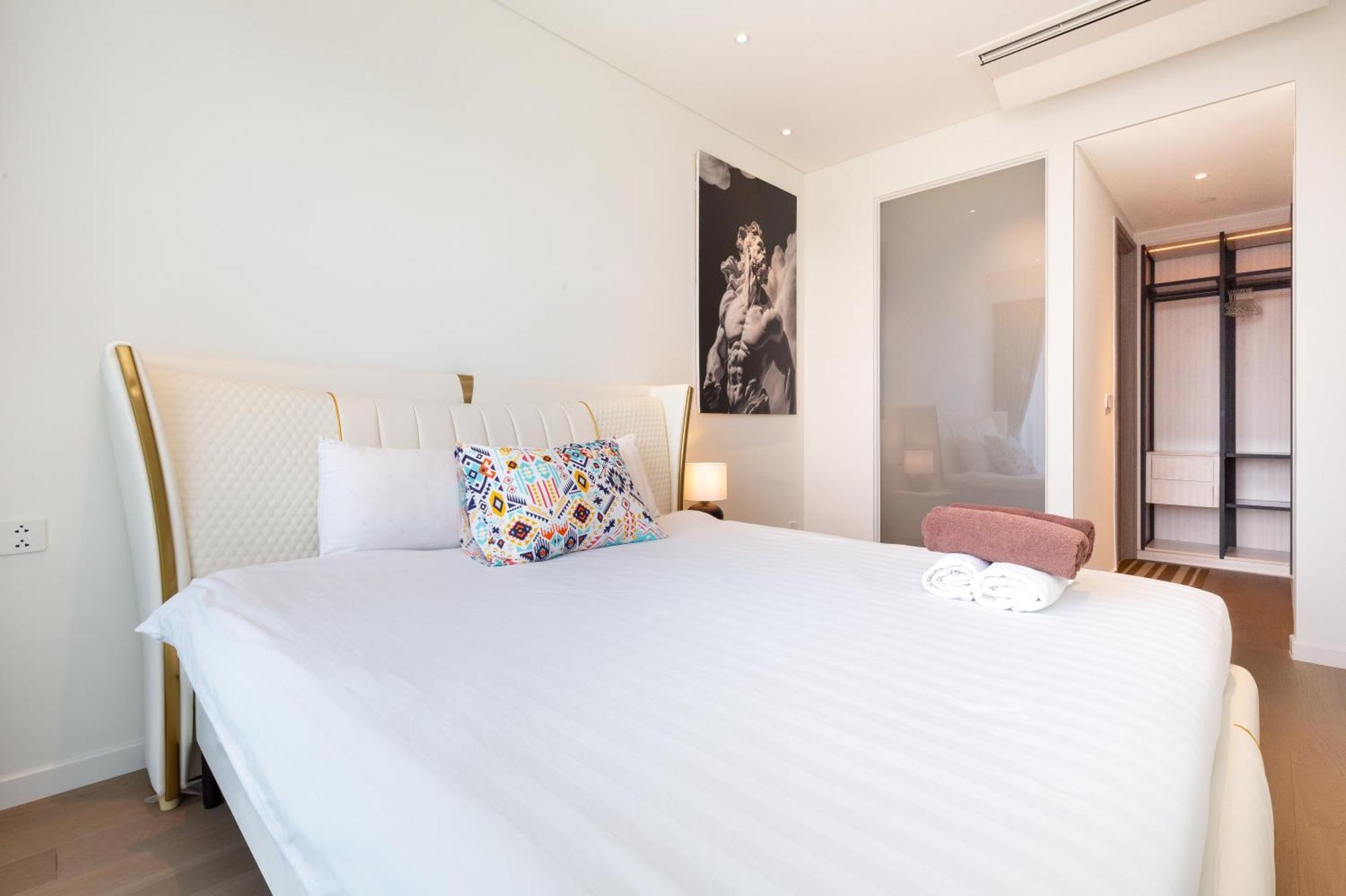 הו צ'י מין סיטי The Opera Apartment Cental Saigon Free Pool-Gym-Sauna Room- Golf Mini מראה חיצוני תמונה